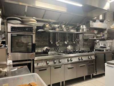 Restaurant cuisine ouverte rue piétonne Strasbourg
