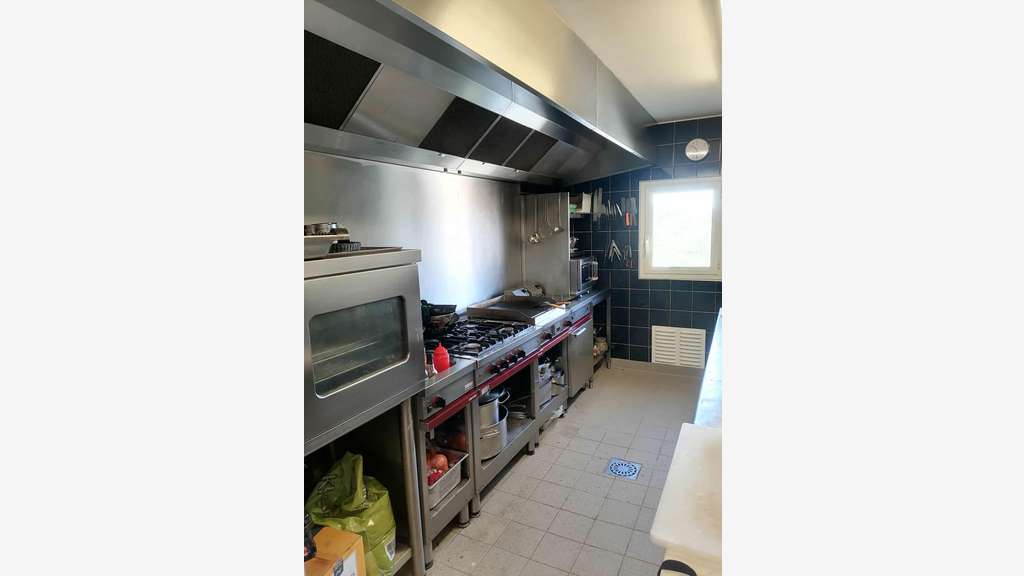 🍷 Vente restaurant Licence IV beau village Gard