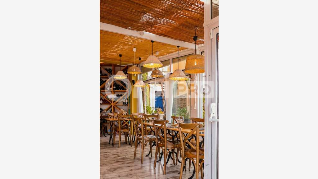 A vendre, restaurant bar à vin vente vin au détail