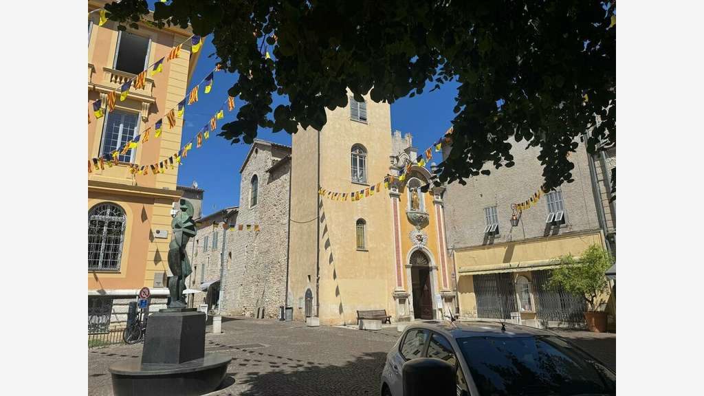A vendre brasserie restauration à Vence centre
