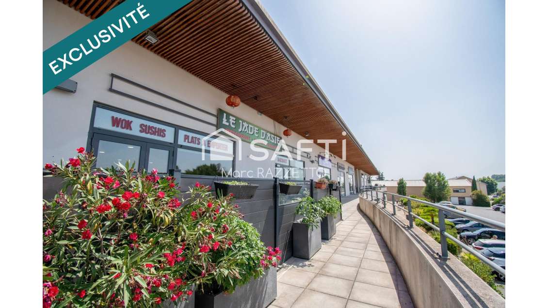 Cède restaurant 225m² terrasse et véranda Venelles