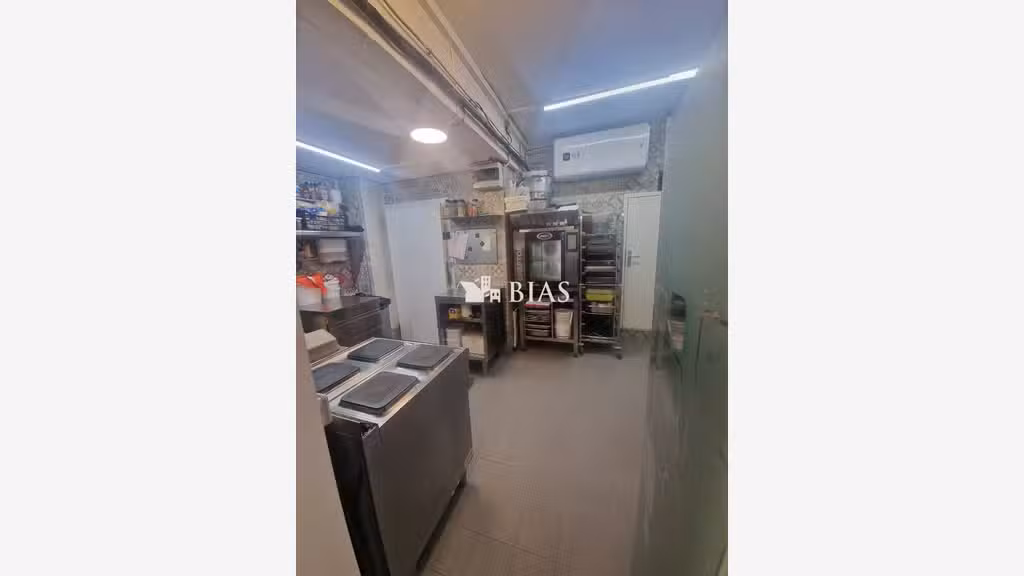 Vente rôtisserie traiteur rue commerçante de Paris