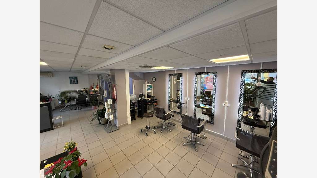 A vendre salon de coiffure bien établi à Beaucourt