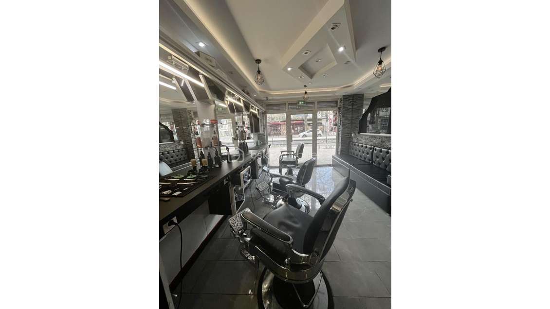 AV salon de coiffure barbier rue passante St-Ouen