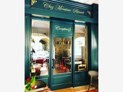 AV FDC salon de thé place centrale de Fleurance