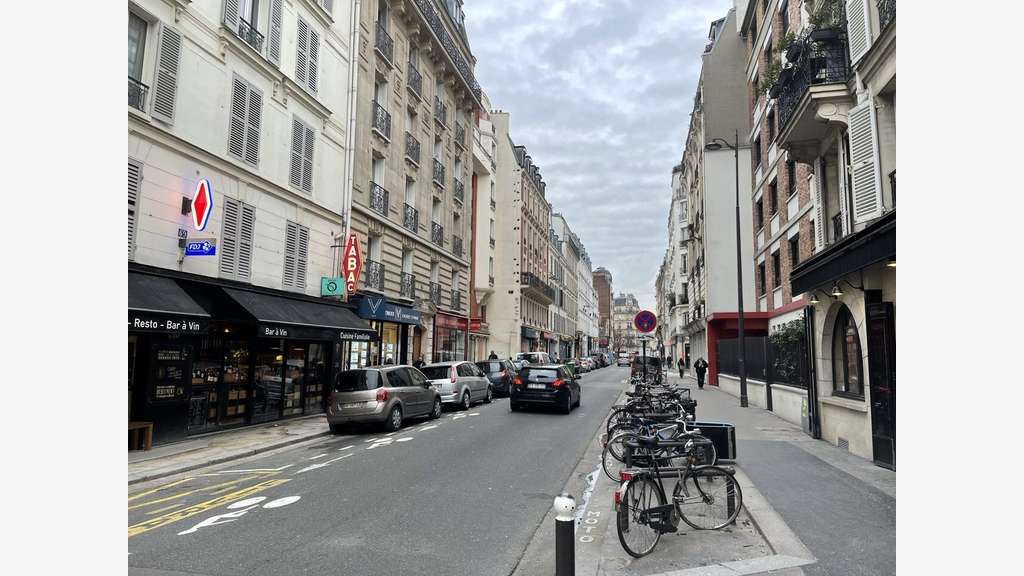 Vente café bar brasserie 60 couverts angle à Paris