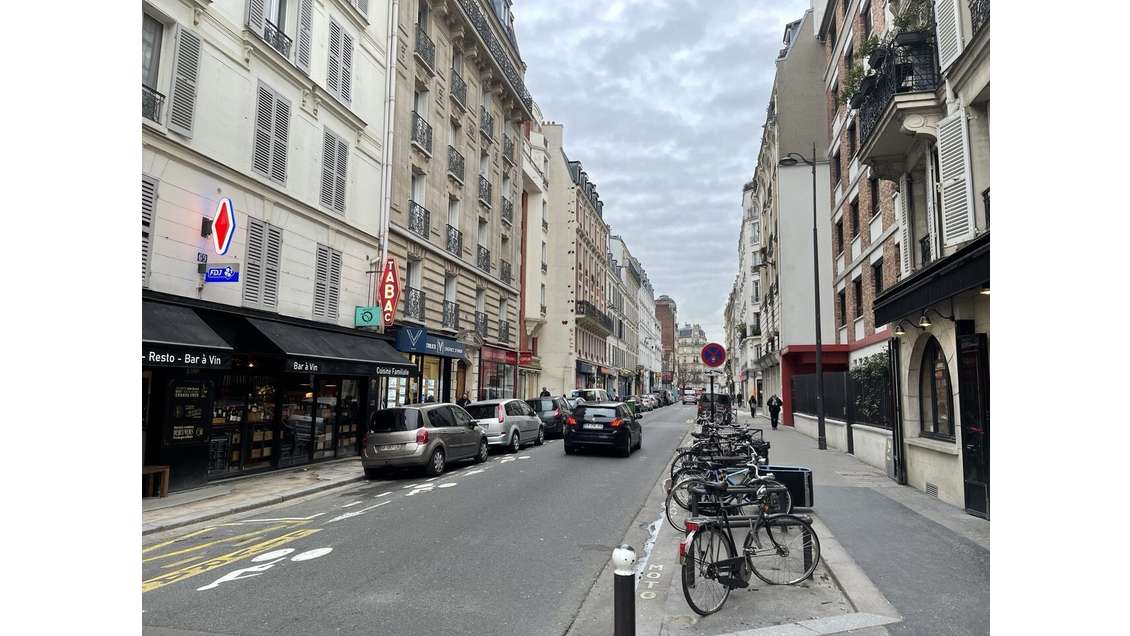 Vente café bar brasserie 60 couverts angle à Paris