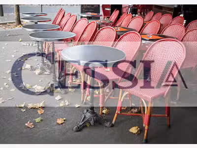 75001 CAFE RESTAURANT AVEC LICENCE 4