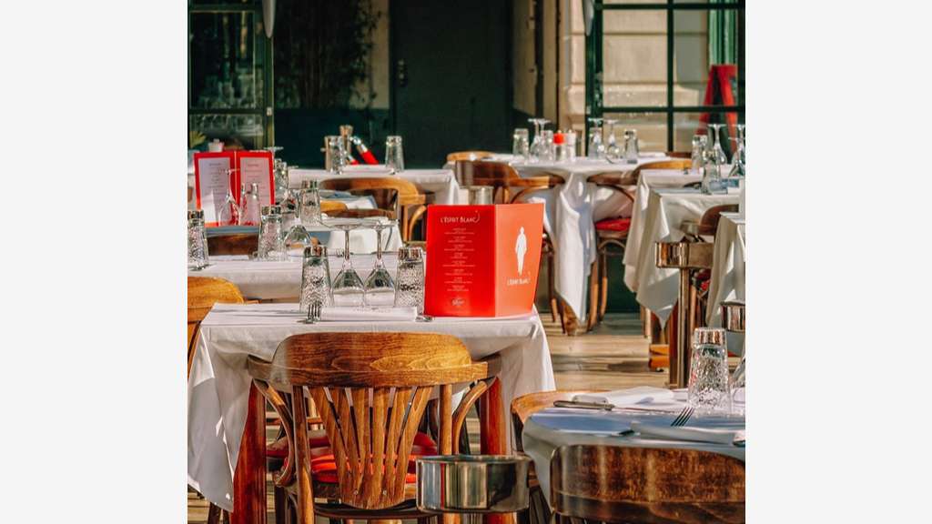 AV brasserie en angle terrasse plus de 500m² - 92