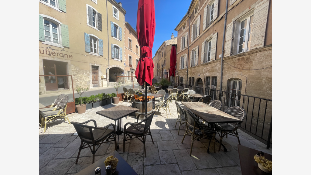 A vendre affaire saisonnière de charme à Bonnieux