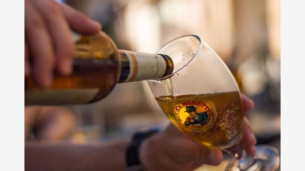 Vd brasserie L4 sur axe piéton CV Aix-en-Provence