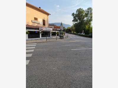 Cède restaurant rénové four à pizza neuf Aspremont