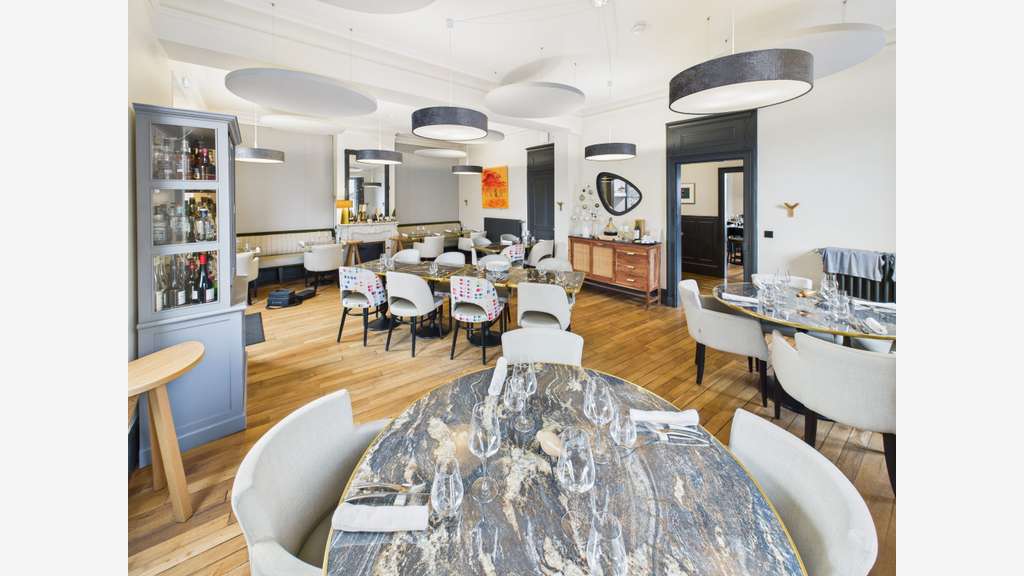 AV restaurant + habitation 400m² Auxerre empl N°1