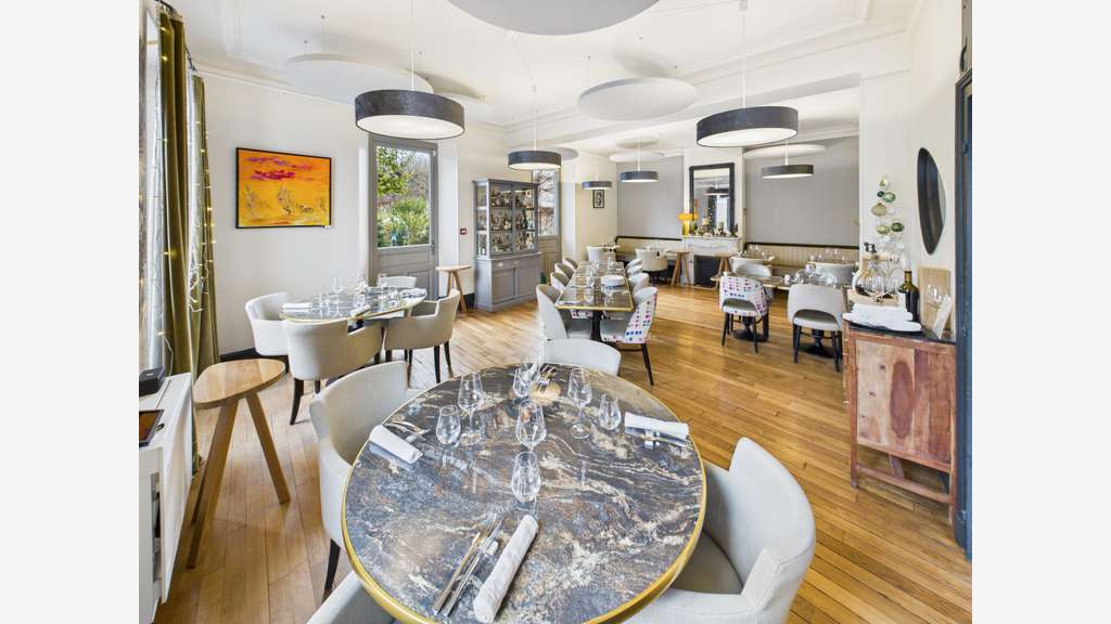 AV restaurant + habitation 400m² Auxerre empl N°1