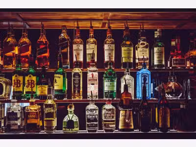 Cession bar Lic IV 80m² terrasse à Bordeaux quais