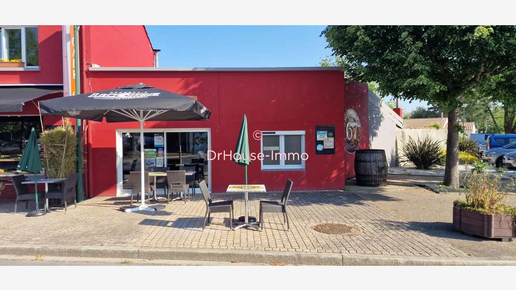 AV restaurant bar lic IV 162m² empl strat Falleron