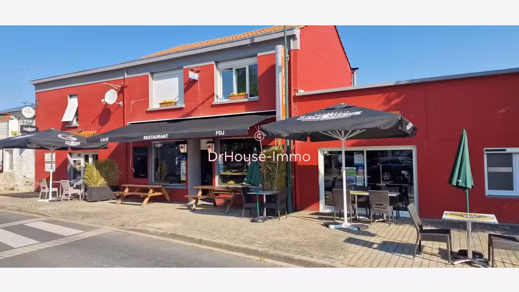 AV restaurant bar lic IV 162m² empl strat Falleron