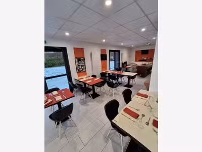 AV bar restaurant avec beau logement Nord Mayenne