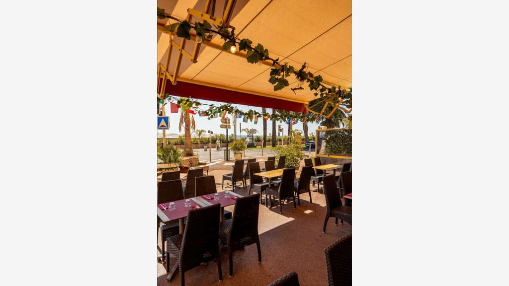urgent - restaurant avec terrasse à vendre