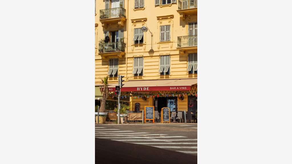 urgent - restaurant avec terrasse à vendre