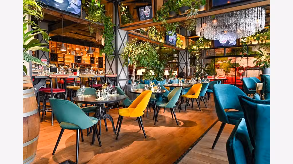 Restaurant, bar