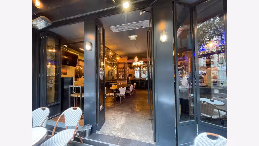 Av bar brasserie Tabac FDJ à Paris 9 Batignolles