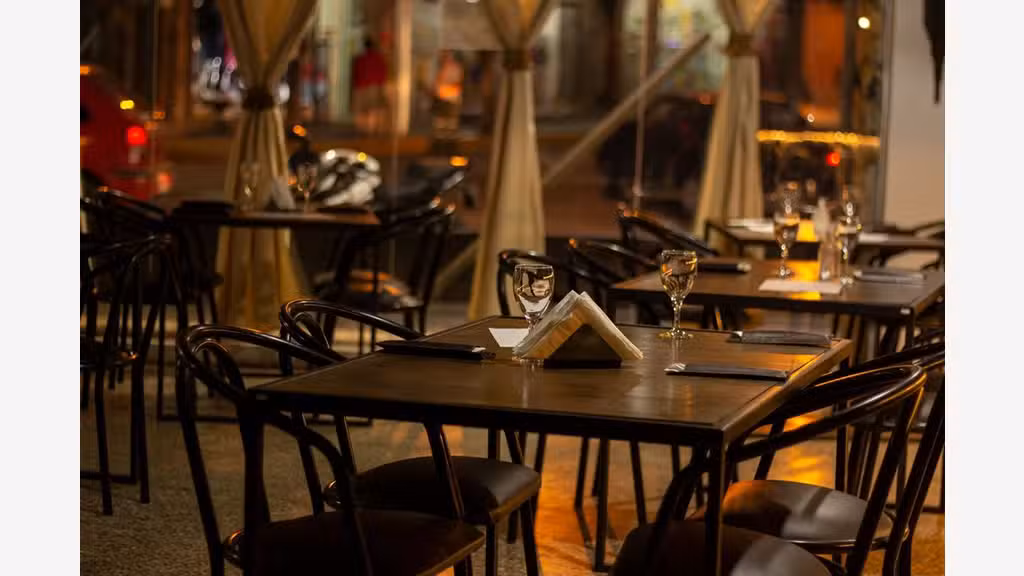 Reprise bistro français d'époque à Montparnasse