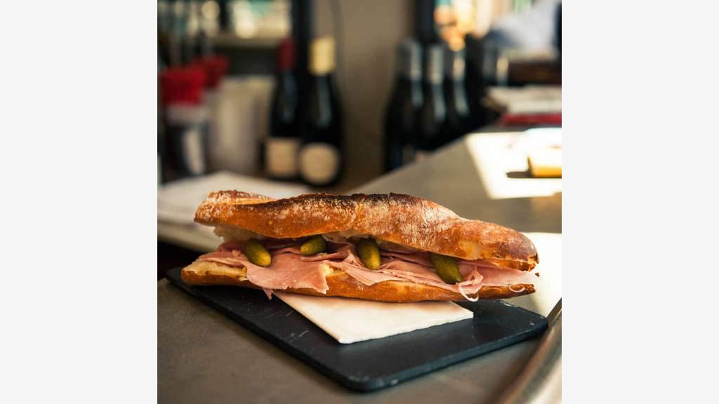 AV café bar brasserie 55 cvts lic 4 à Paris 75020