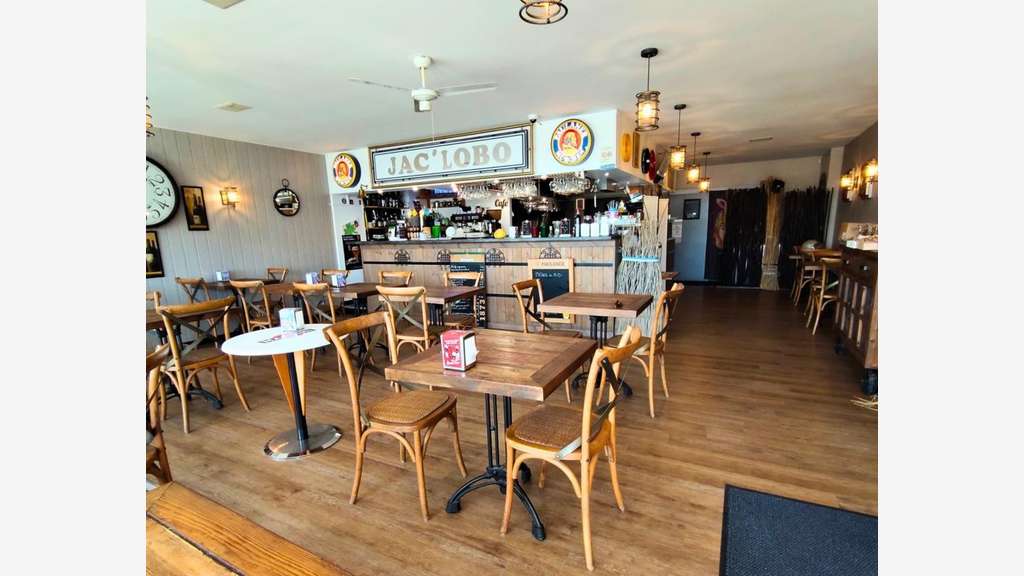 Bar Brasserie à vendre avec vue Port de Rochefort 