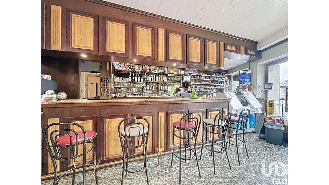 Bar tabac à Saint-Alban-sur-Limagnole