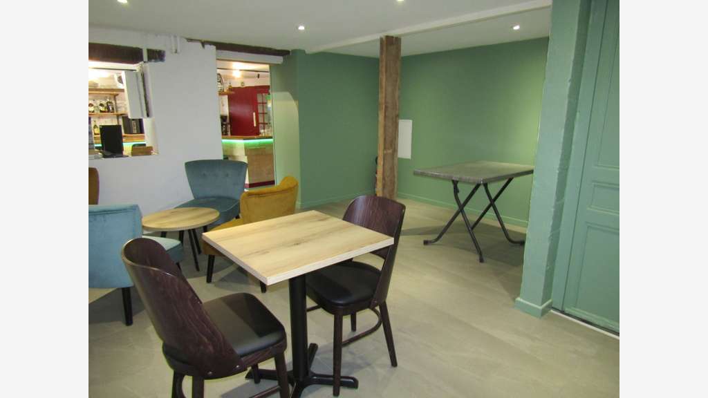 Vente bar tabac restaurant en petit village 24