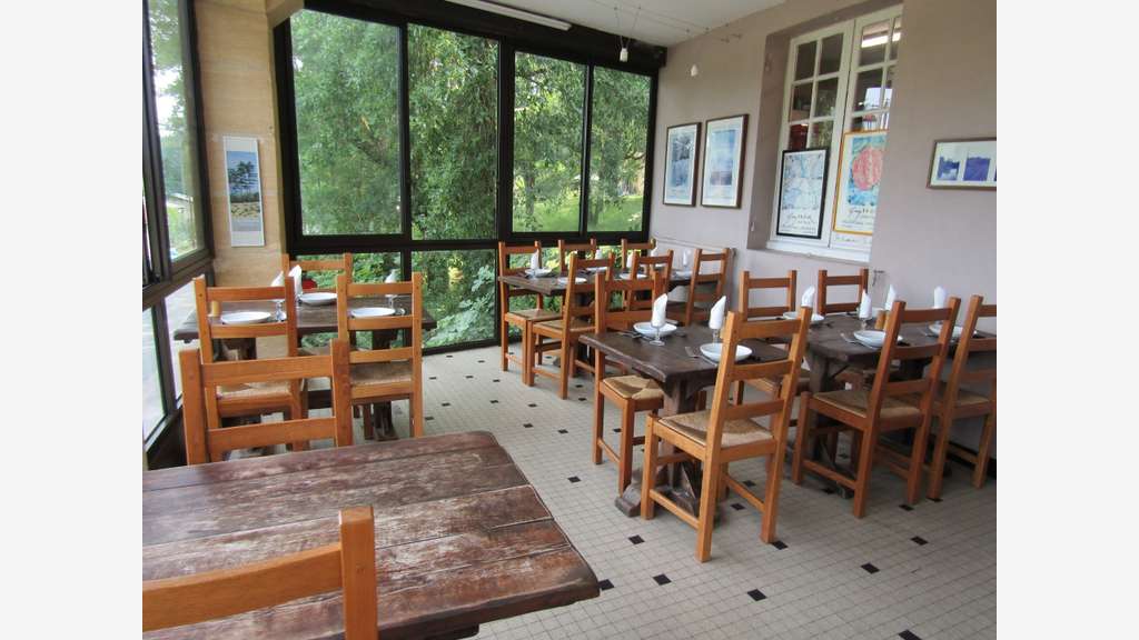 Vente bar tabac restaurant en petit village 24