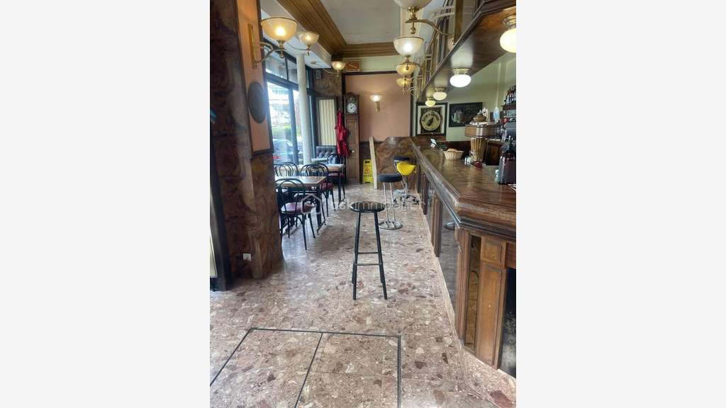 AV brasserie empl recherché faible loyer à Vanves