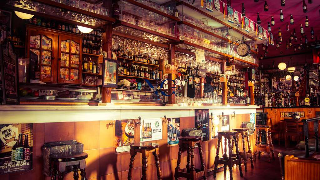 AV Bar/Pub de caractère en station touristique 56