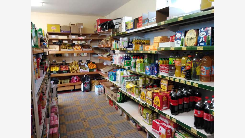 AV bar FDJ PMU épicerie et logement centre Manche