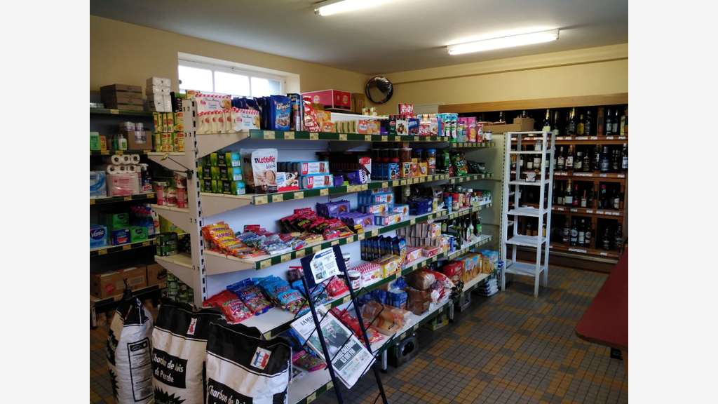 AV bar FDJ PMU épicerie et logement centre Manche