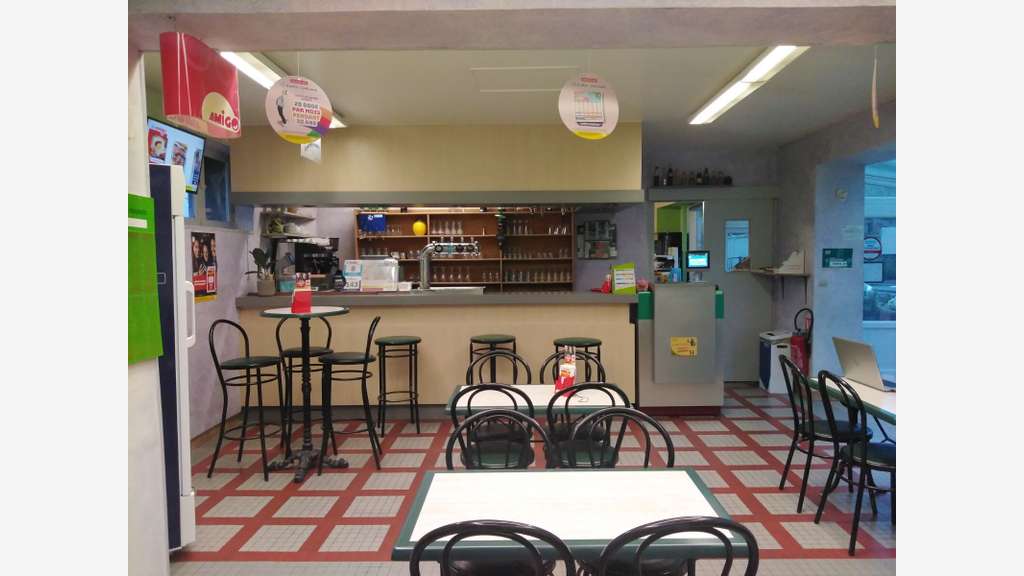 AV bar FDJ PMU épicerie et logement centre Manche