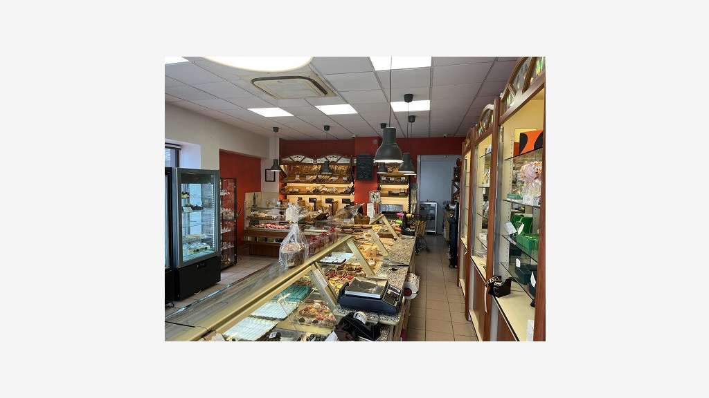 Beau magasin spacieux secteur couronne Lyonnaise