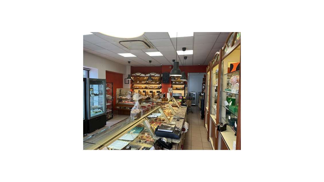 Beau magasin spacieux secteur couronne Lyonnaise