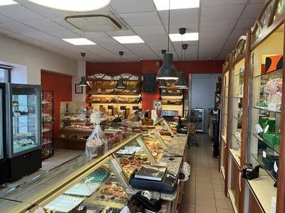 Beau magasin spacieux secteur couronne Lyonnaise