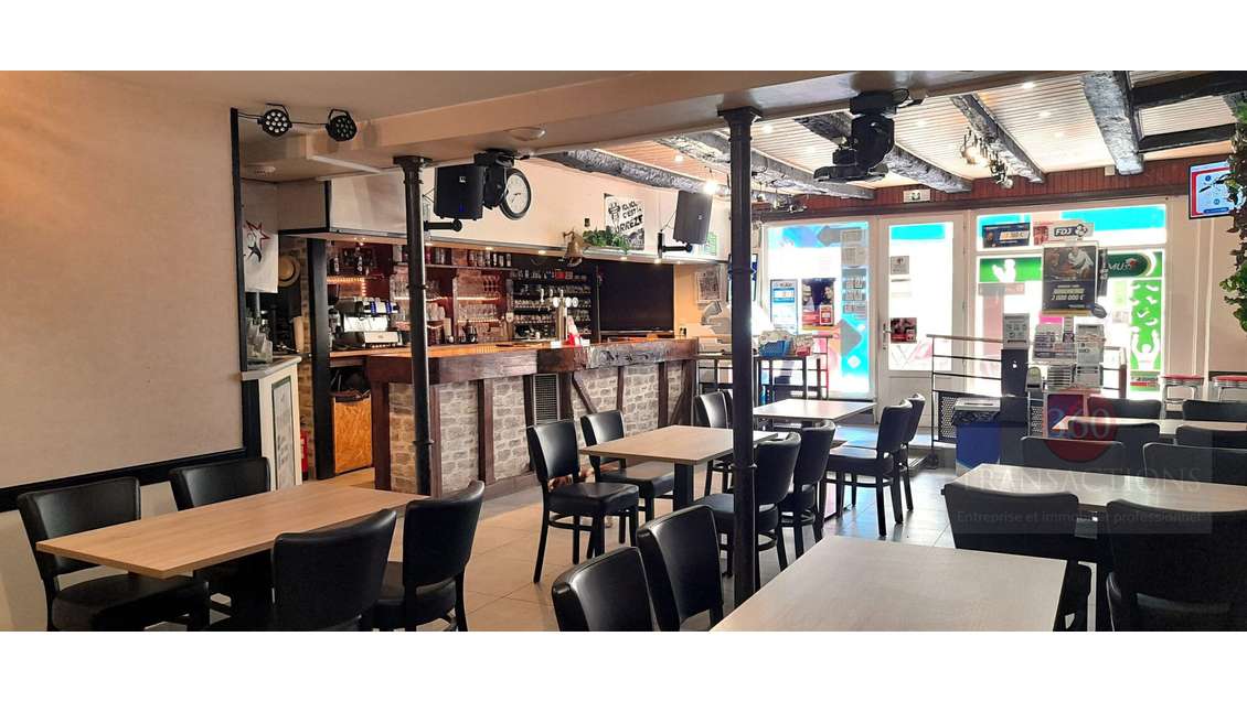 AV beau bar restaurant murs et fonds proche Objat