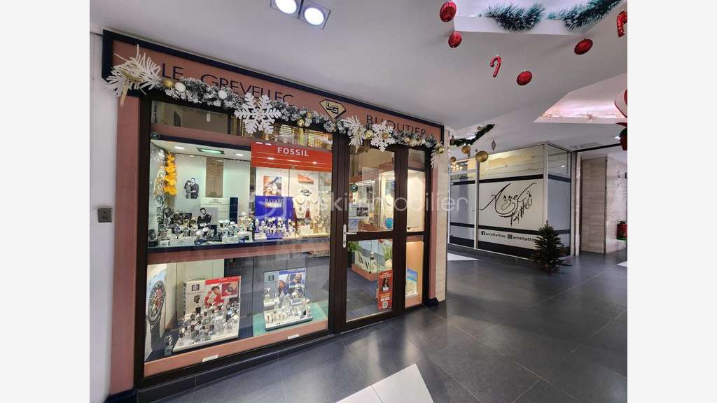 Vente bijouterie bel agencement au centre d'Auray