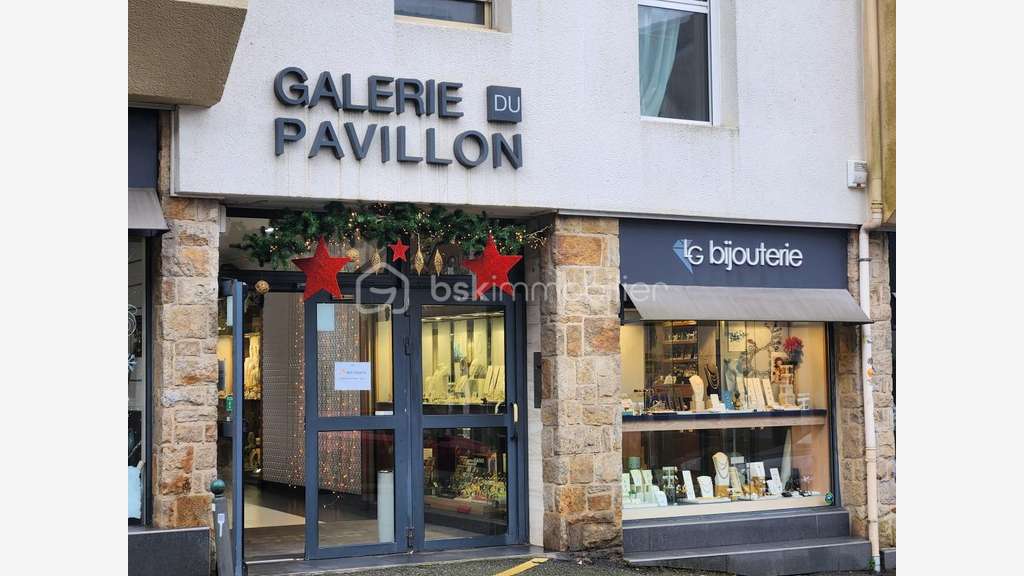 Vente bijouterie bel agencement au centre d'Auray