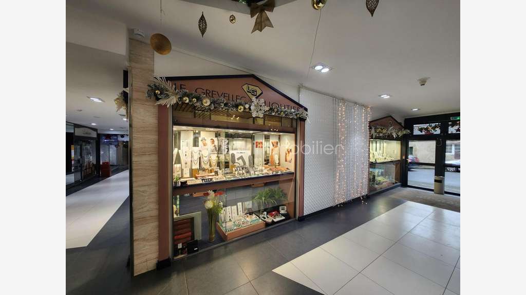 Vente bijouterie bel agencement au centre d'Auray