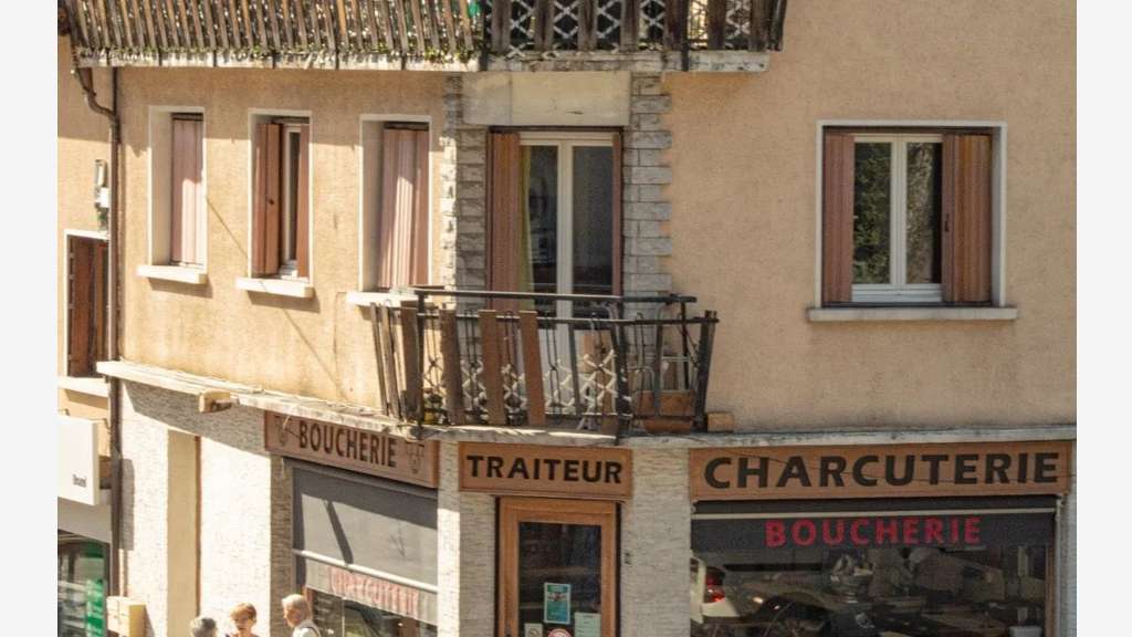Cède boucherie charcuterie traiteur à Bozel centre