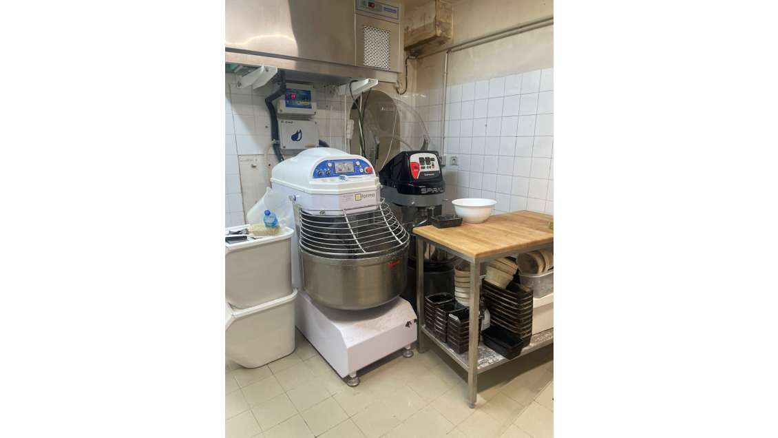 Boulangerie à vendre Pays d'Aix, angle et terrasse