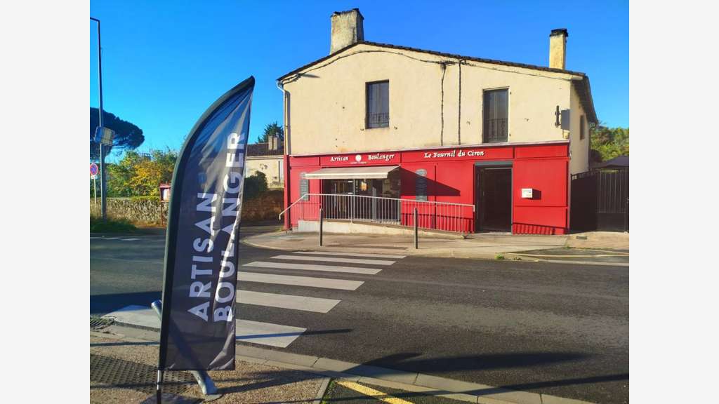 IMMEUBLE COMMERCIAL + BOULANGERIE À VENDRE - 