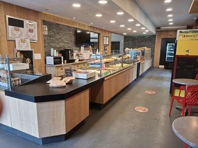 Cède affaire en zone commerciale en ville du Gard