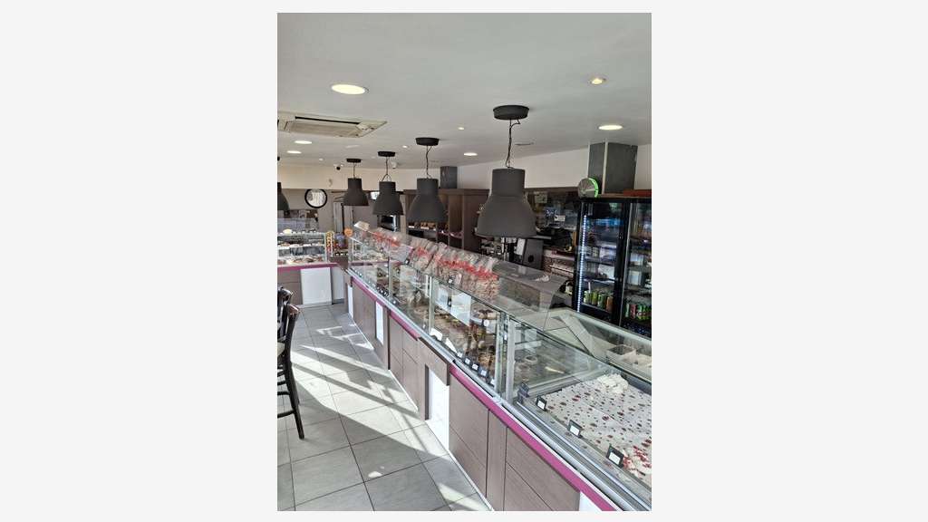 AV belle boulangerie sur axe de passage Isère 38