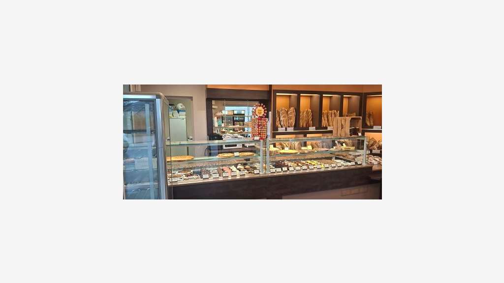 AV seule boulangerie d'un village touristique 39